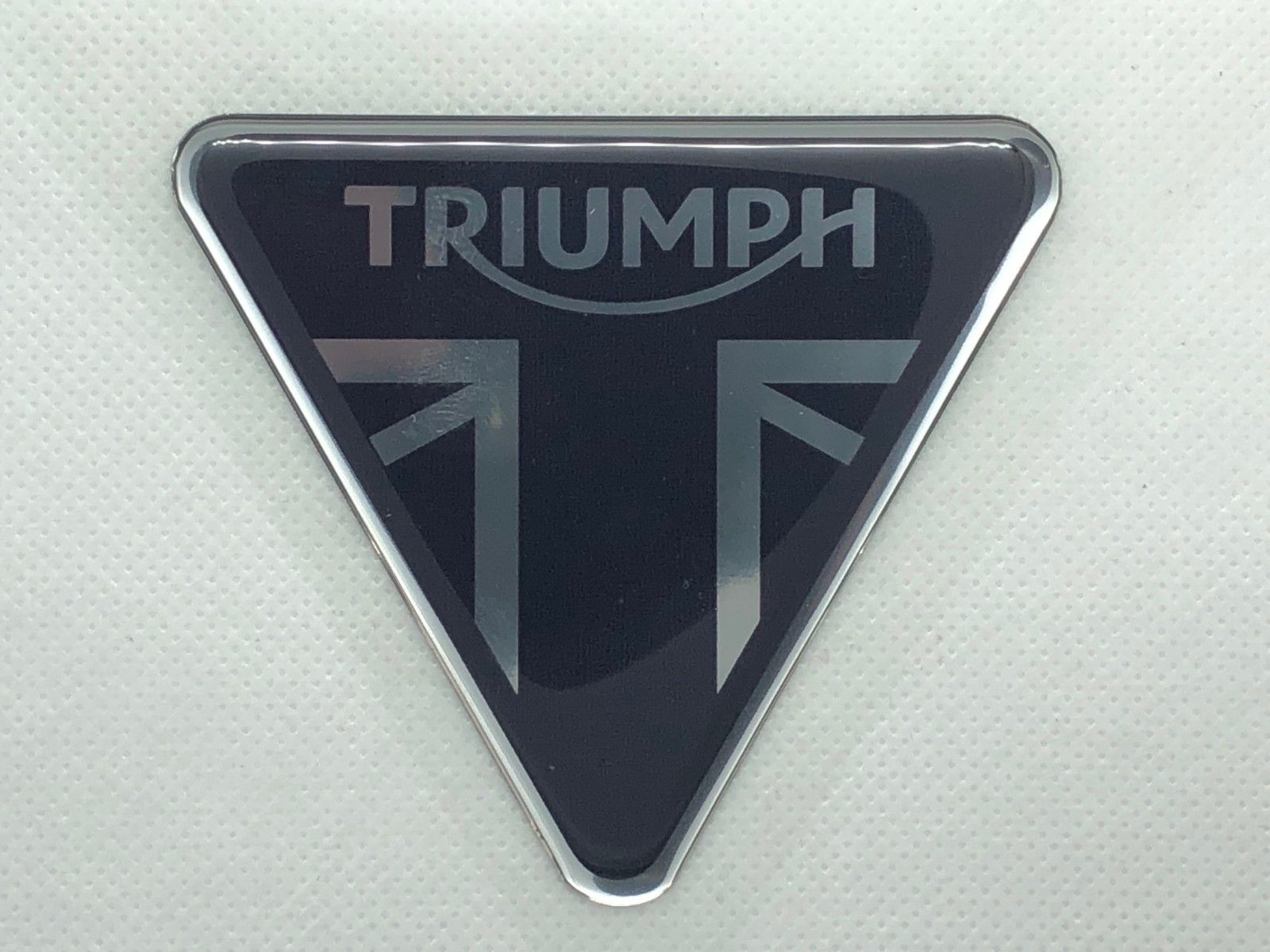 3D Triumph logo (Silver black)