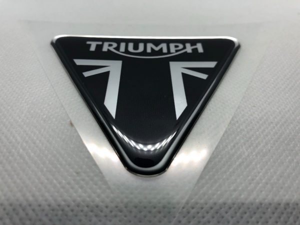 3D Triumph logo (Silver black)